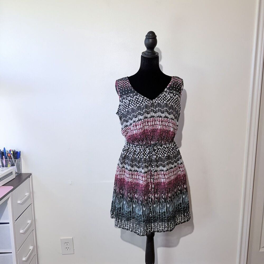 BeBop Women’s Dress Elastic Waist V-neck Sleeveless Pattern Design Size M